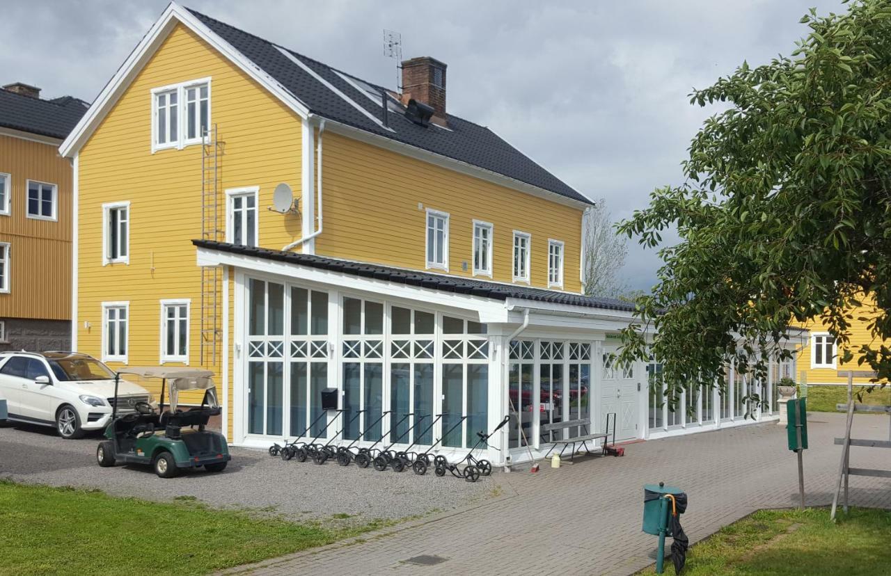 Melleruds Golfklubb Bed & Breakfast Exterior photo